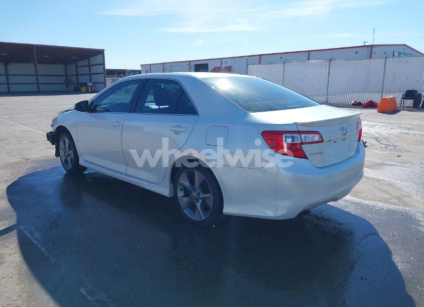 Photo 3 of 2014 Toyota Camry SE SPORT (VIN 4T1BF1FK6EU446204)