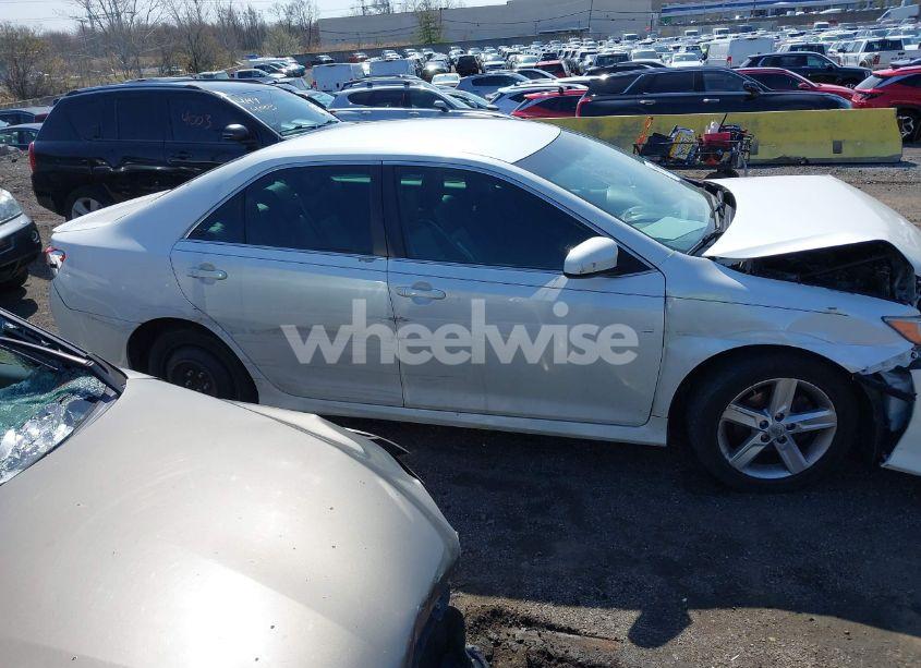 Photo 13 of 2014 Toyota Camry SE (VIN 4T1BF1FK6EU446445)