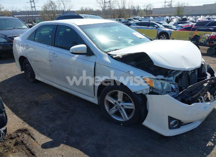 Photo 17 of 2014 Toyota Camry SE (VIN 4T1BF1FK6EU446445)