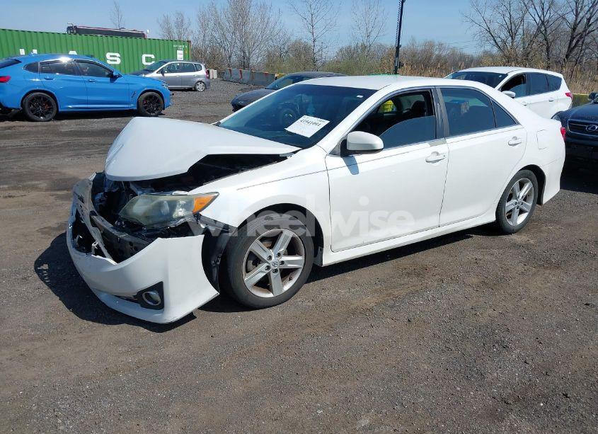 Photo 2 of 2014 Toyota Camry SE (VIN 4T1BF1FK6EU446445)