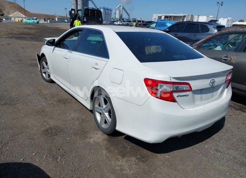 Photo 3 of 2014 Toyota Camry SE (VIN 4T1BF1FK6EU446445)
