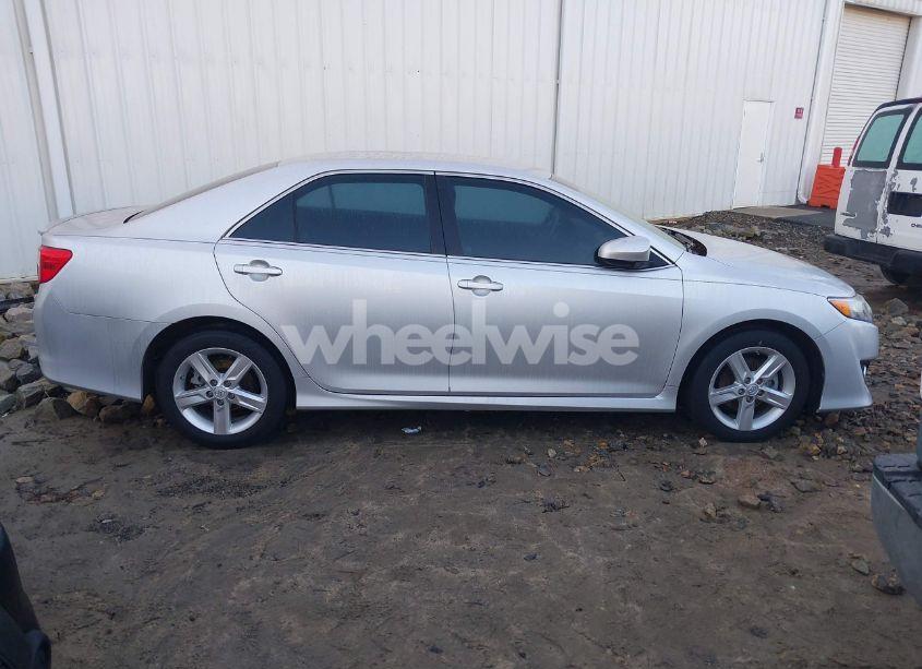 Photo 13 of 2014 Toyota Camry SE (VIN 4T1BF1FK6EU454299)