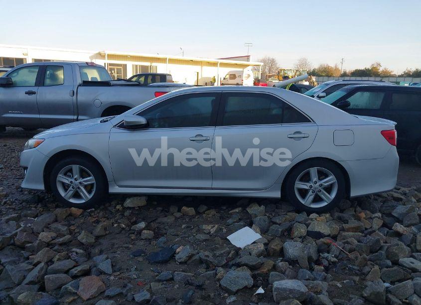 Photo 14 of 2014 Toyota Camry SE (VIN 4T1BF1FK6EU454299)