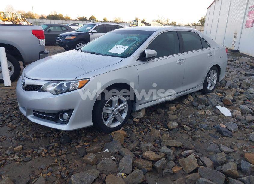 Photo 2 of 2014 Toyota Camry SE (VIN 4T1BF1FK6EU454299)