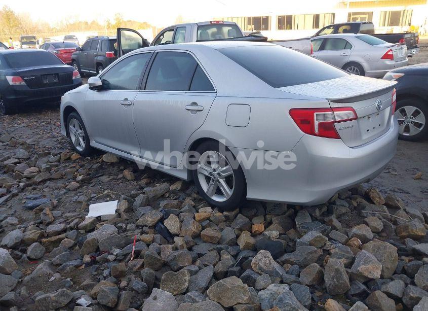 Photo 3 of 2014 Toyota Camry SE (VIN 4T1BF1FK6EU454299)
