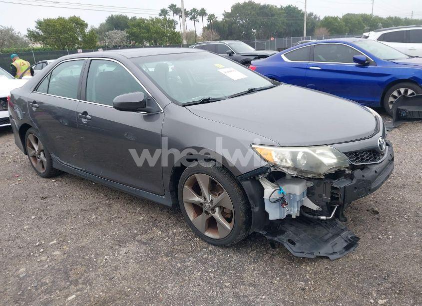 2014 Toyota Camry SE SPORT (VIN 4T1BF1FK6EU458790) main photo