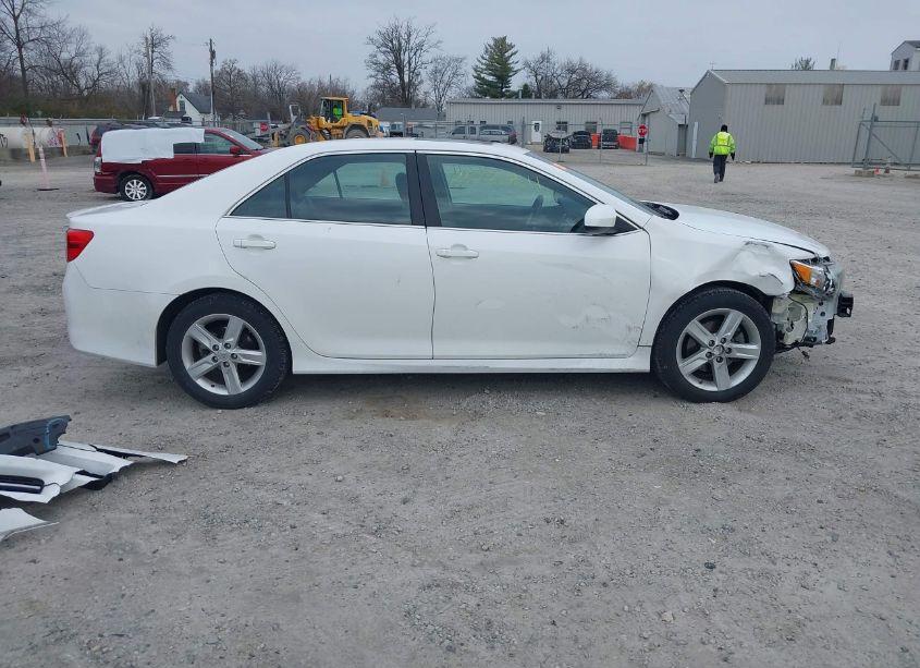 Photo 14 of 2014 Toyota Camry SE (VIN 4T1BF1FK6EU462824)