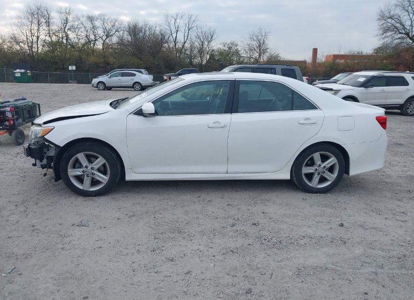 Photo 15 of 2014 Toyota Camry SE (VIN 4T1BF1FK6EU462824)