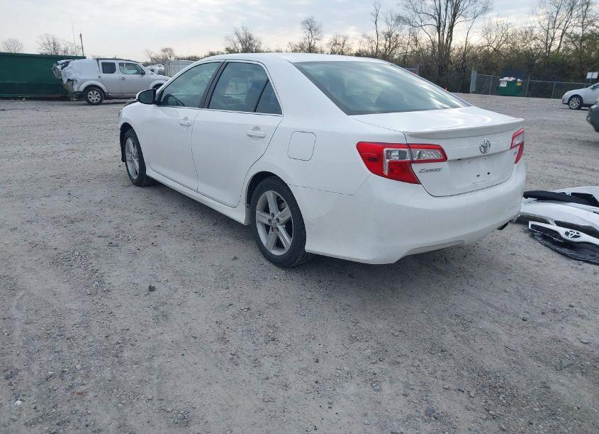 Photo 3 of 2014 Toyota Camry SE (VIN 4T1BF1FK6EU462824)
