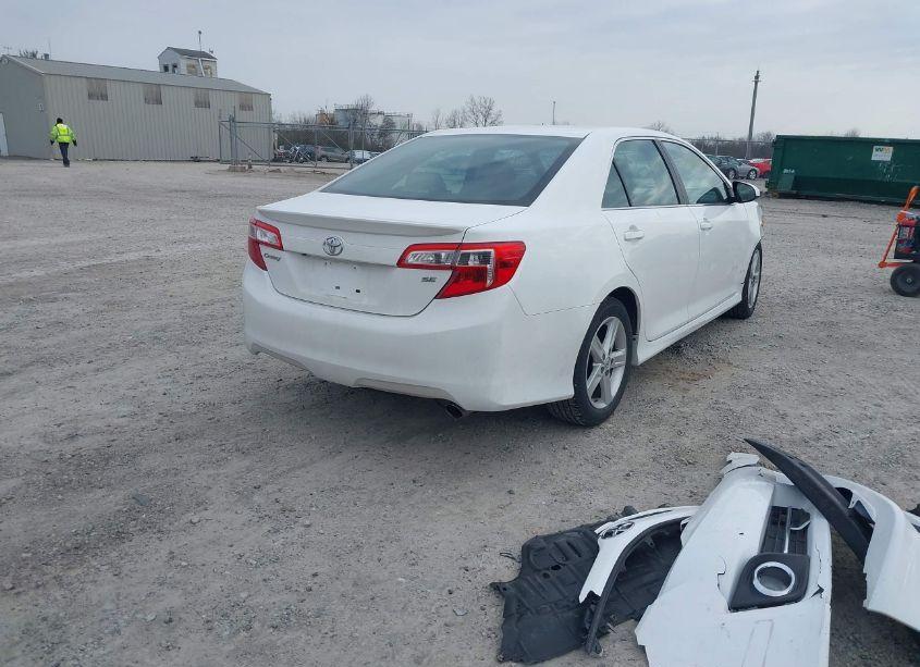 Photo 4 of 2014 Toyota Camry SE (VIN 4T1BF1FK6EU462824)