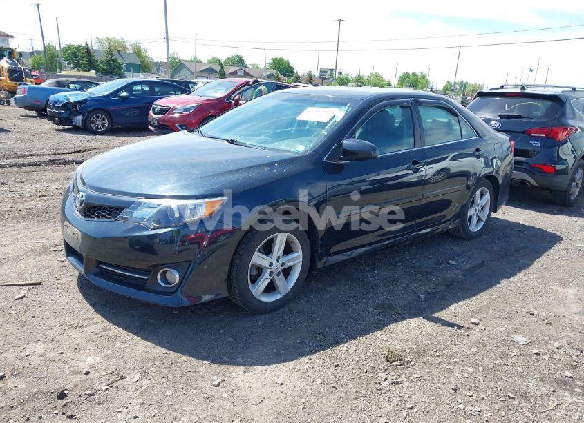 Photo 2 of 2014 Toyota Camry SE (VIN 4T1BF1FK6EU465125)