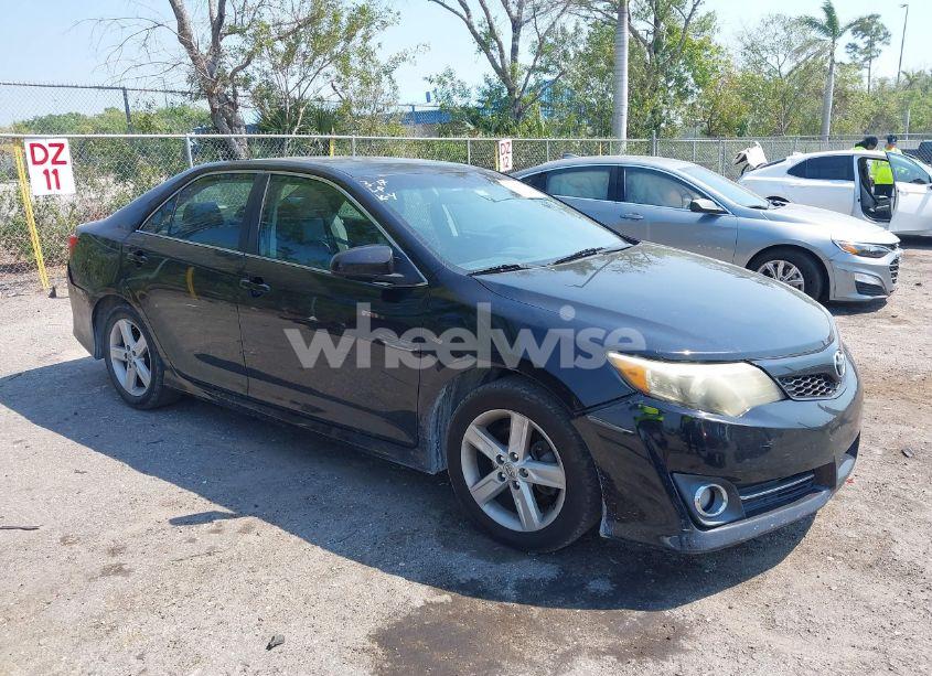 2014 Toyota Camry SE (VIN 4T1BF1FK6EU467408) main photo
