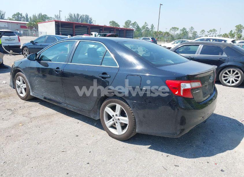 Photo 3 of 2014 Toyota Camry SE (VIN 4T1BF1FK6EU467408)