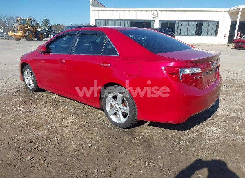 Photo 3 of 2014 Toyota Camry SE (VIN 4T1BF1FK6EU729928)