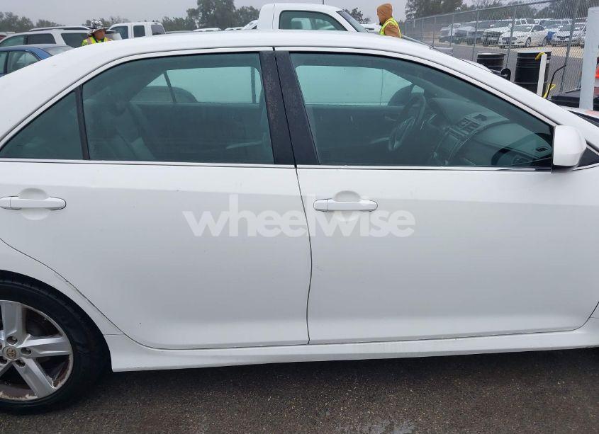 Photo 13 of 2014 Toyota Camry SE (VIN 4T1BF1FK6EU730108)