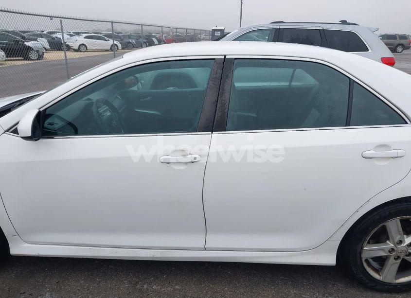 Photo 14 of 2014 Toyota Camry SE (VIN 4T1BF1FK6EU730108)