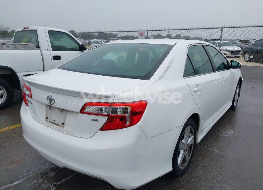 Photo 4 of 2014 Toyota Camry SE (VIN 4T1BF1FK6EU730108)
