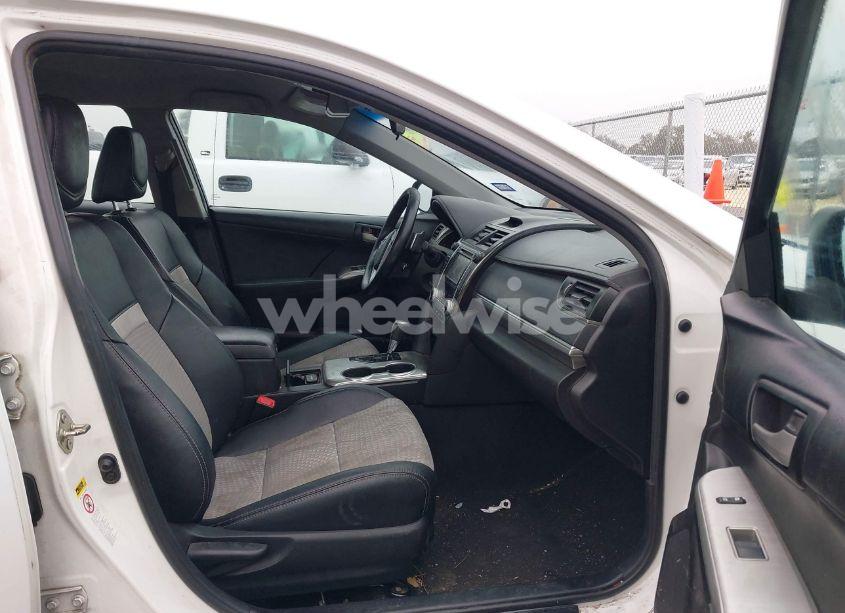 Photo 5 of 2014 Toyota Camry SE (VIN 4T1BF1FK6EU730108)