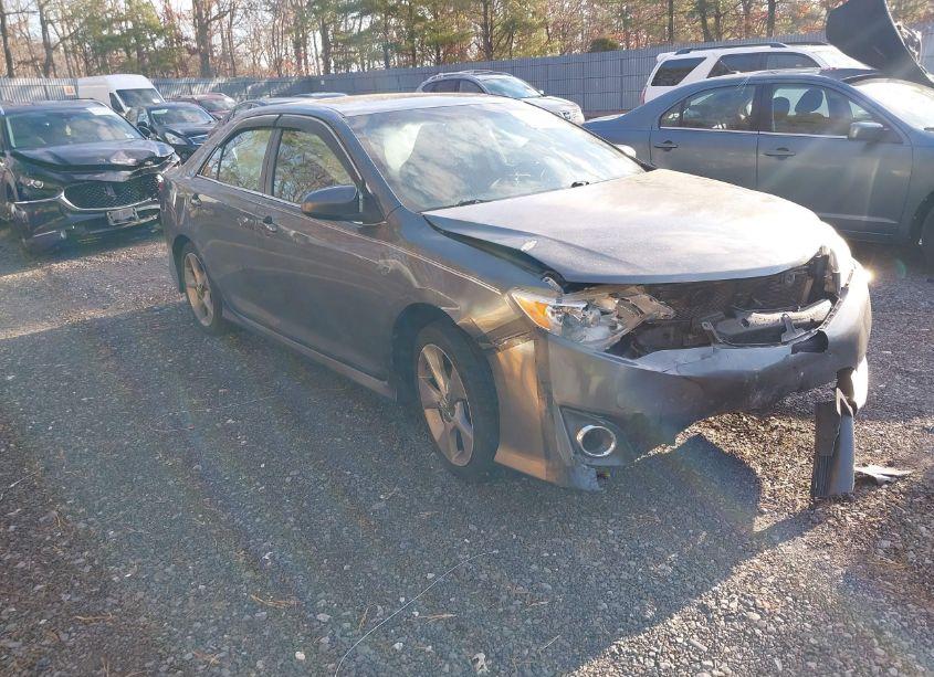 2014 Toyota Camry SE SPORT (VIN 4T1BF1FK6EU730853) main photo