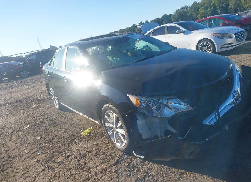 2014 Toyota Camry XLE (VIN 4T1BF1FK6EU738919) main photo