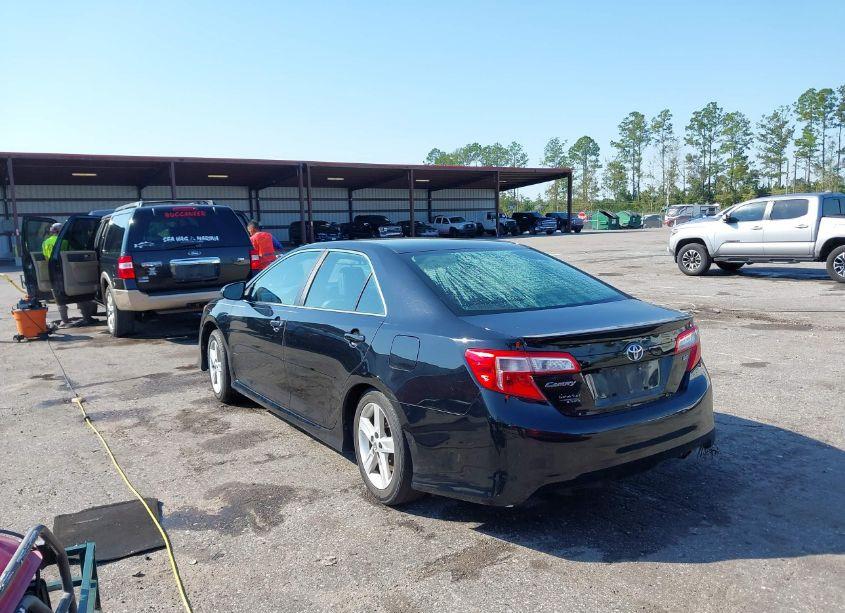 Photo 3 of 2014 Toyota Camry SE (VIN 4T1BF1FK6EU744672)