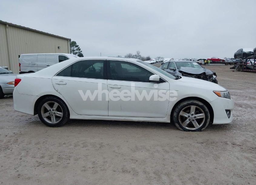 Photo 13 of 2014 Toyota Camry SE (VIN 4T1BF1FK6EU770091)