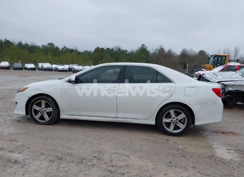 Photo 14 of 2014 Toyota Camry SE (VIN 4T1BF1FK6EU770091)