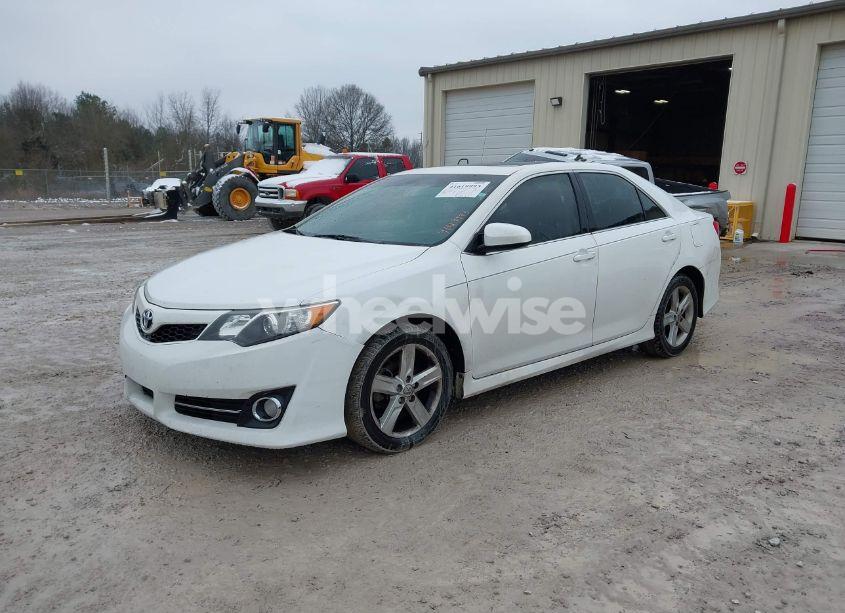 Photo 2 of 2014 Toyota Camry SE (VIN 4T1BF1FK6EU770091)