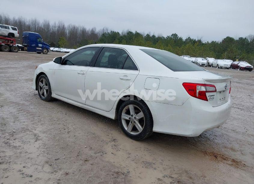 Photo 3 of 2014 Toyota Camry SE (VIN 4T1BF1FK6EU770091)