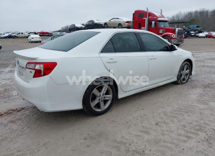 Photo 4 of 2014 Toyota Camry SE (VIN 4T1BF1FK6EU770091)