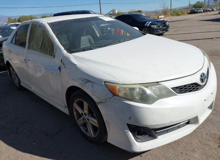 2014 Toyota Camry SE (VIN 4T1BF1FK6EU795363) main photo