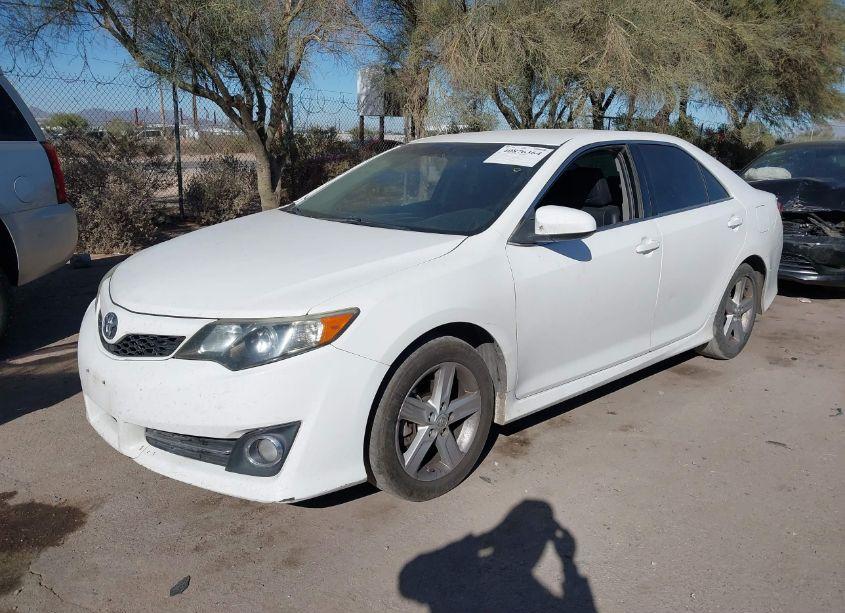 Photo 2 of 2014 Toyota Camry SE (VIN 4T1BF1FK6EU795363)