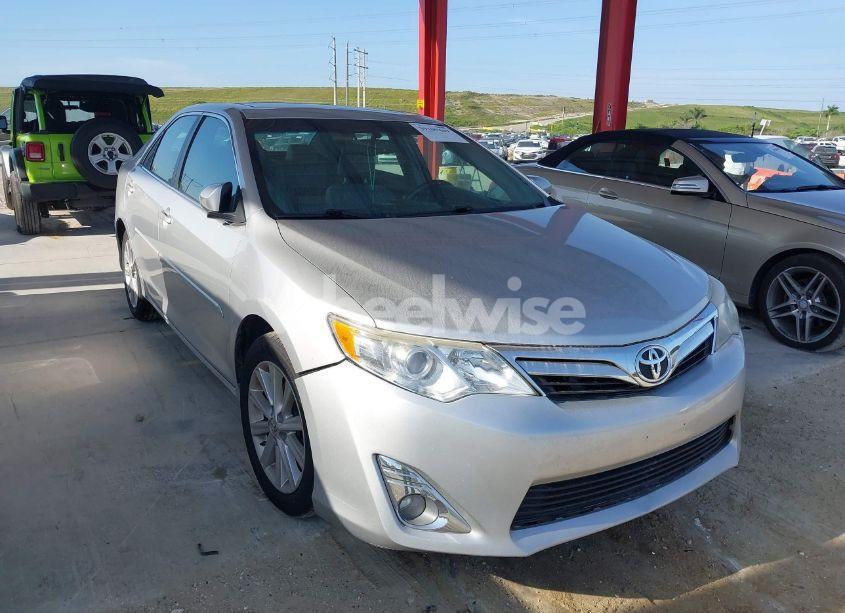 2014 Toyota Camry XLE (VIN 4T1BF1FK6EU840706) main photo