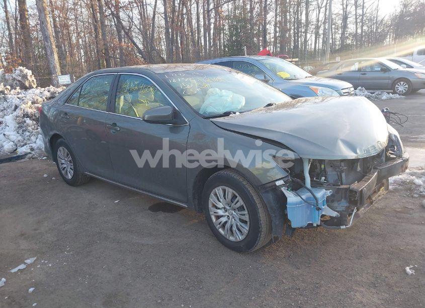 2014 Toyota Camry LE (VIN 4T1BF1FK6EU840785) main photo