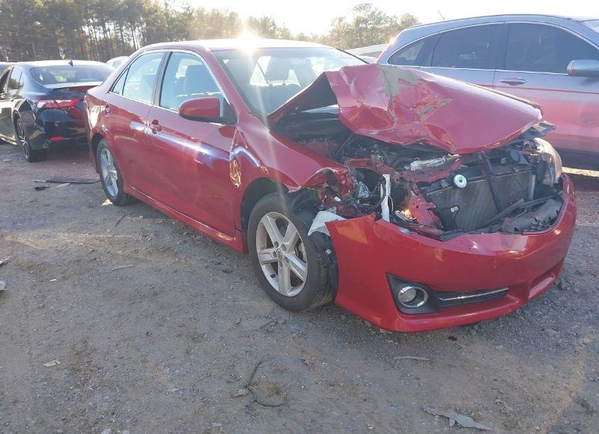 2014 Toyota Camry SE (VIN 4T1BF1FK6EU853648) main photo