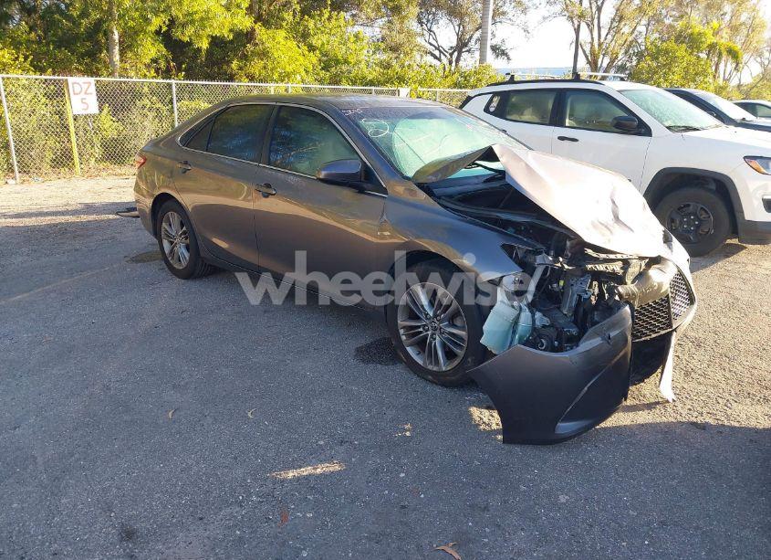 2015 Toyota Camry SE (VIN 4T1BF1FK6FU010146) main photo