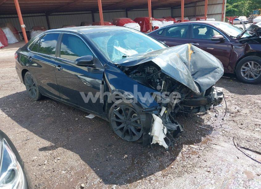 2015 Toyota Camry XSE (VIN 4T1BF1FK6FU012592) main photo