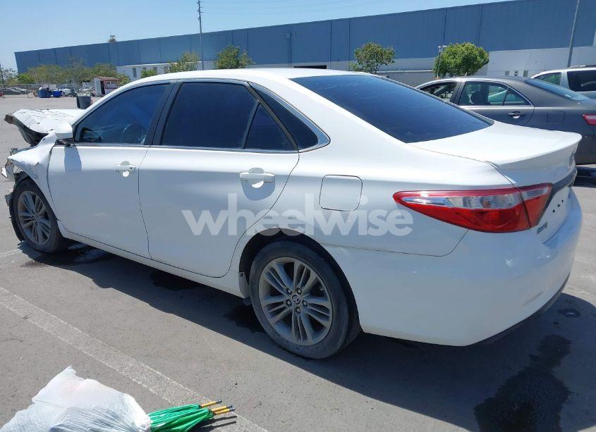 Photo 3 of 2015 Toyota Camry SE (VIN 4T1BF1FK6FU024435)