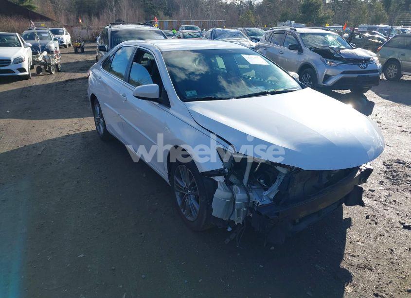 2015 Toyota Camry SE (VIN 4T1BF1FK6FU025889) main photo