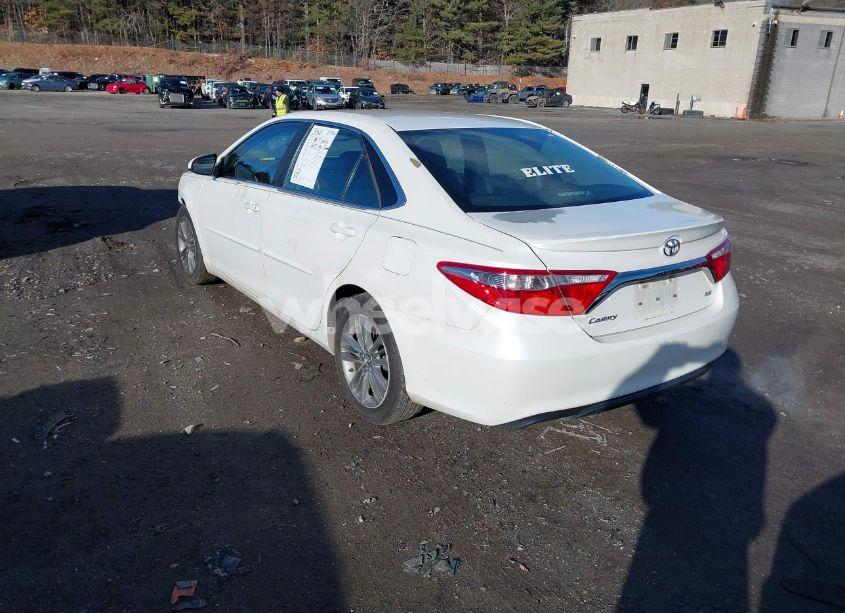 Photo 3 of 2015 Toyota Camry SE (VIN 4T1BF1FK6FU025889)