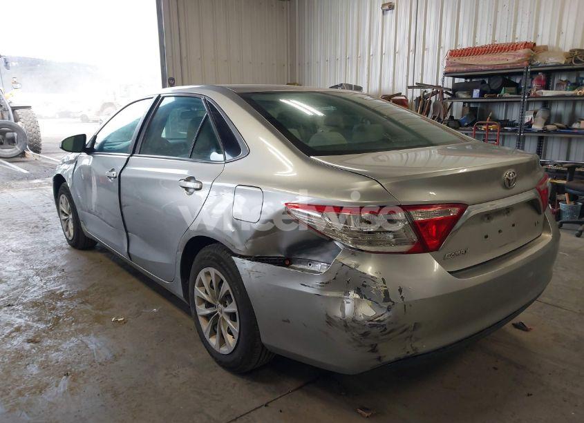 Photo 3 of 2015 Toyota Camry LE (VIN 4T1BF1FK6FU037721)