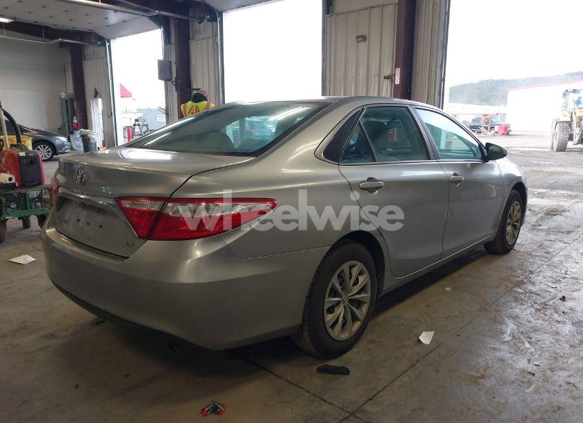 Photo 4 of 2015 Toyota Camry LE (VIN 4T1BF1FK6FU037721)