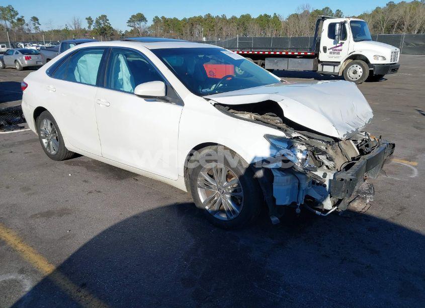 2015 Toyota Camry SE (VIN 4T1BF1FK6FU055166) main photo