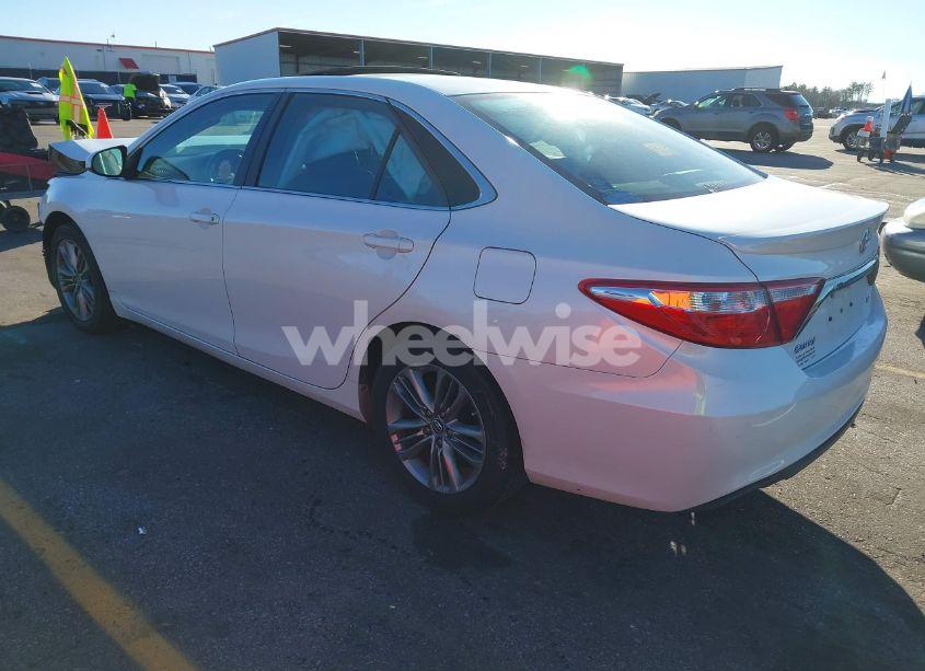 Photo 3 of 2015 Toyota Camry SE (VIN 4T1BF1FK6FU055166)