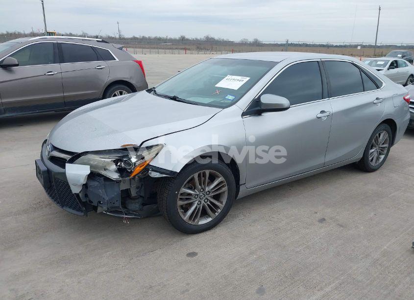Photo 2 of 2015 Toyota Camry SE (VIN 4T1BF1FK6FU056365)