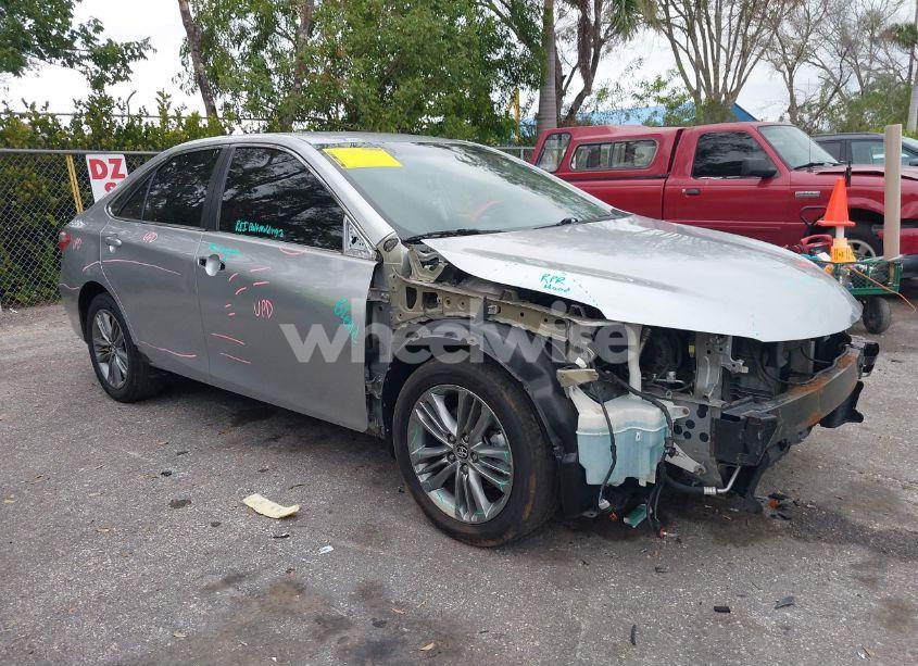2015 Toyota Camry SE (VIN 4T1BF1FK6FU062456) main photo