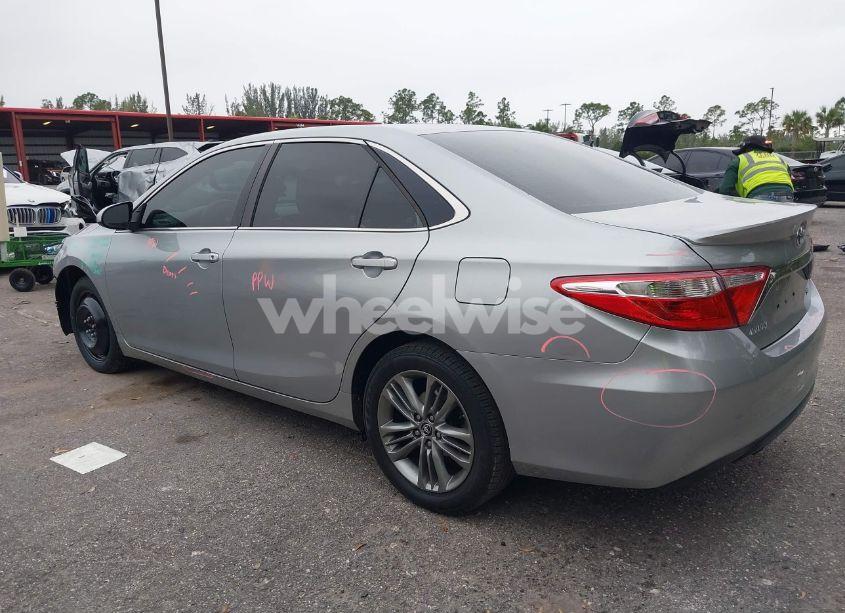 Photo 3 of 2015 Toyota Camry SE (VIN 4T1BF1FK6FU062456)