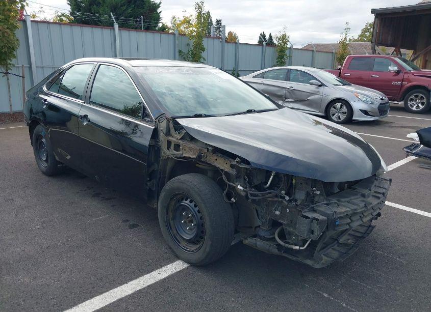 2015 Toyota Camry LE (VIN 4T1BF1FK6FU065289) main photo