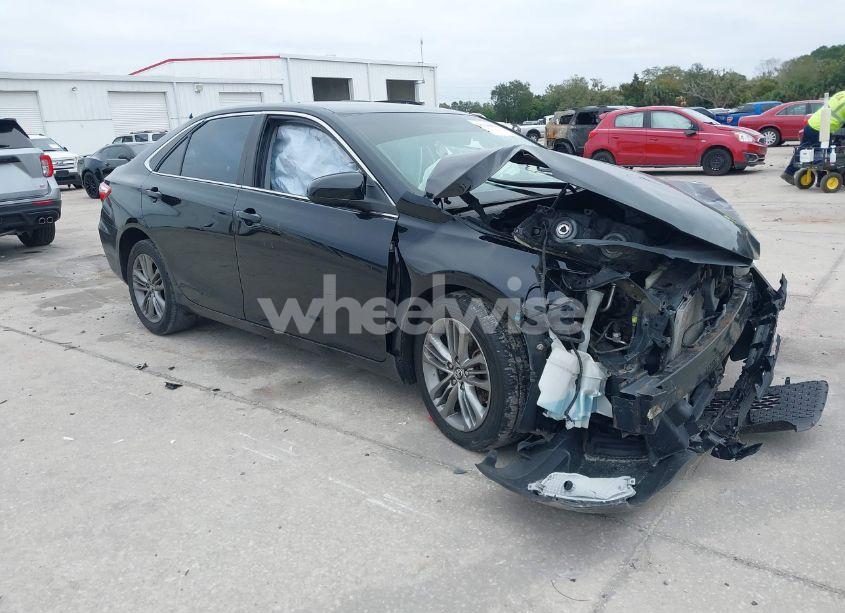 2015 Toyota Camry SE (VIN 4T1BF1FK6FU073652) main photo