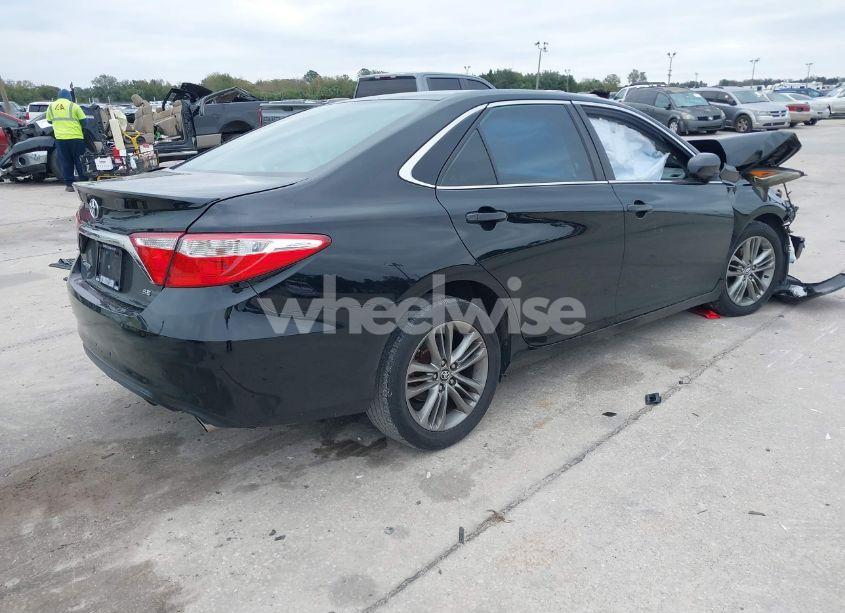 Photo 4 of 2015 Toyota Camry SE (VIN 4T1BF1FK6FU073652)